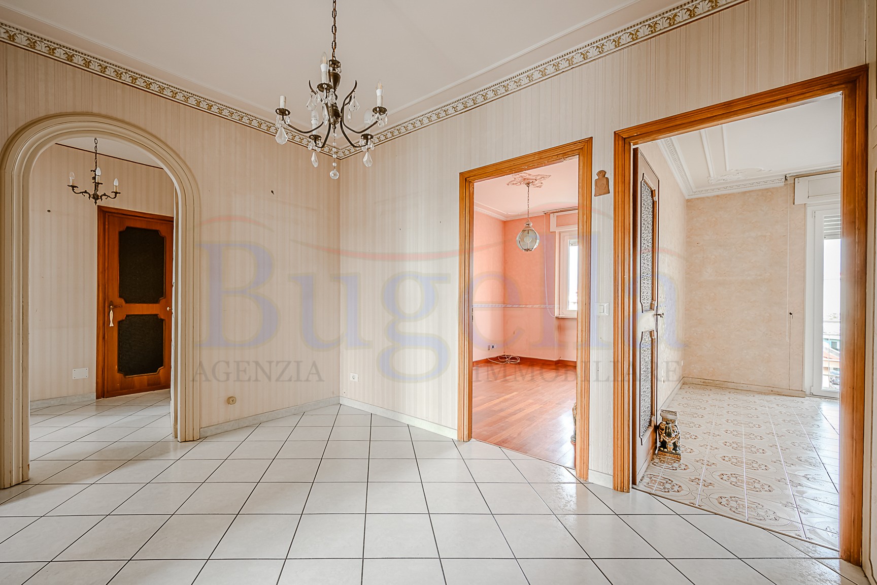 APPARTAMENTO 5 LOCALI CON DUE BAGNI E BOX AUTO IN VENDITA COSSATO