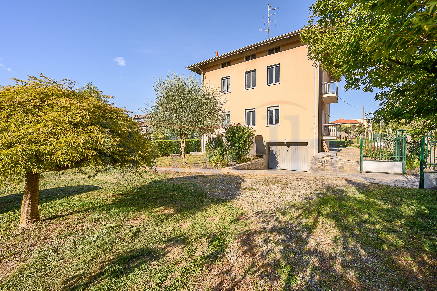 Casa Bifamiliare con Box auto e giardino in vendita Cossato