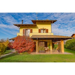 Villa Indipendente con giardino in vendita Cossato 