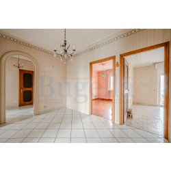 APPARTAMENTO 5 LOCALI CON DUE BAGNI E BOX AUTO IN VENDITA COSSATO