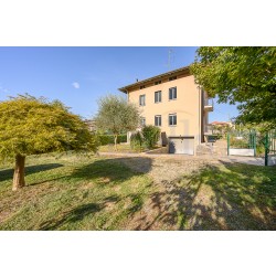 Casa Bifamiliare con Box auto e giardino in vendita Cossato