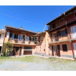 RIBASSO!! Due case adiacenti in vendita a Vergnasco