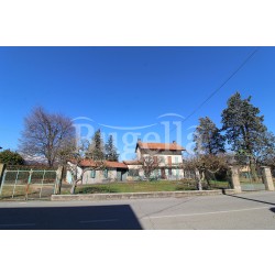 CASA INDIPENDENTE DI AMPIA METRATURA CON GRANDE GIARDINO IN VENDITA A VERGNASCO